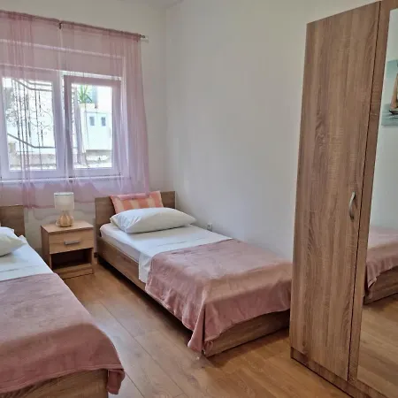 Gogo Apartment *