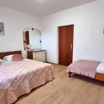 Gogo *